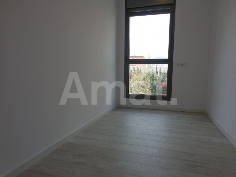 Flat with community pool for rent -5