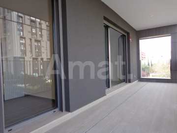 Flat with community pool for rent