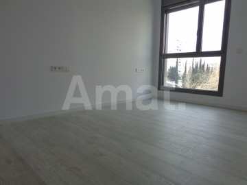 Flat with community pool for rent -14