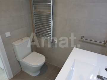 Flat with community pool for rent -24