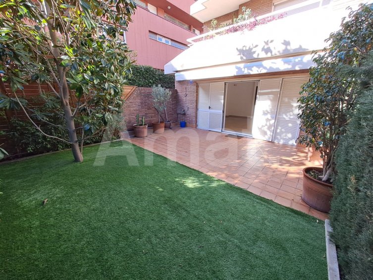 Casa adossada amb jardí a Sant Just Desvern