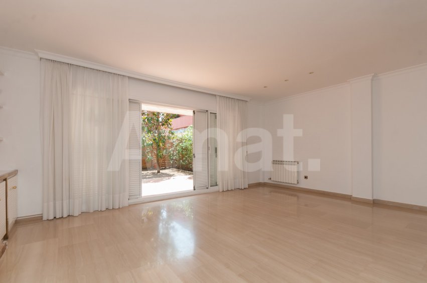 Casa adossada amb jardí a Sant Just Desvern -10