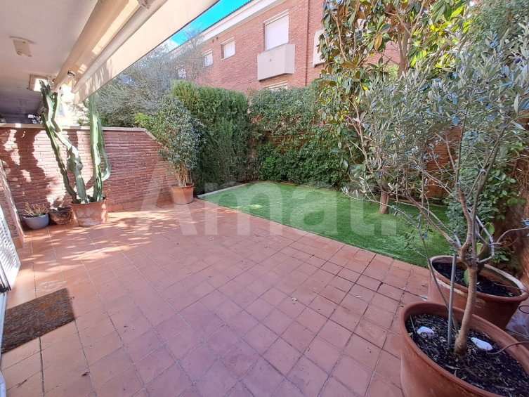 Casa adossada amb jardí a Sant Just Desvern -13