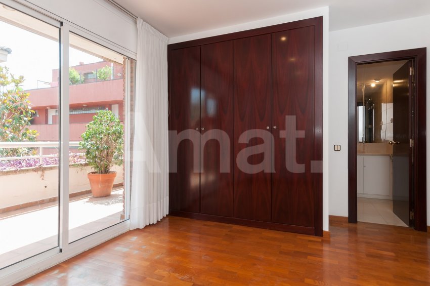 Casa adossada amb jardí a Sant Just Desvern -16