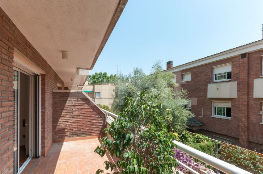 Casa adossada amb jardí a Sant Just Desvern -18