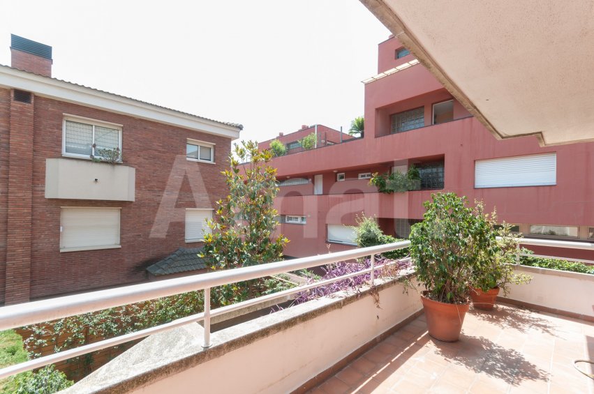 Casa adossada amb jardí a Sant Just Desvern -20