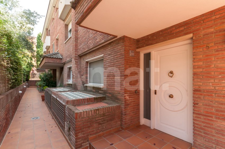 Casa adossada amb jardí a Sant Just Desvern -3