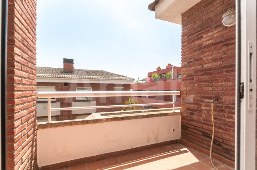 Casa adossada amb jardí a Sant Just Desvern -33