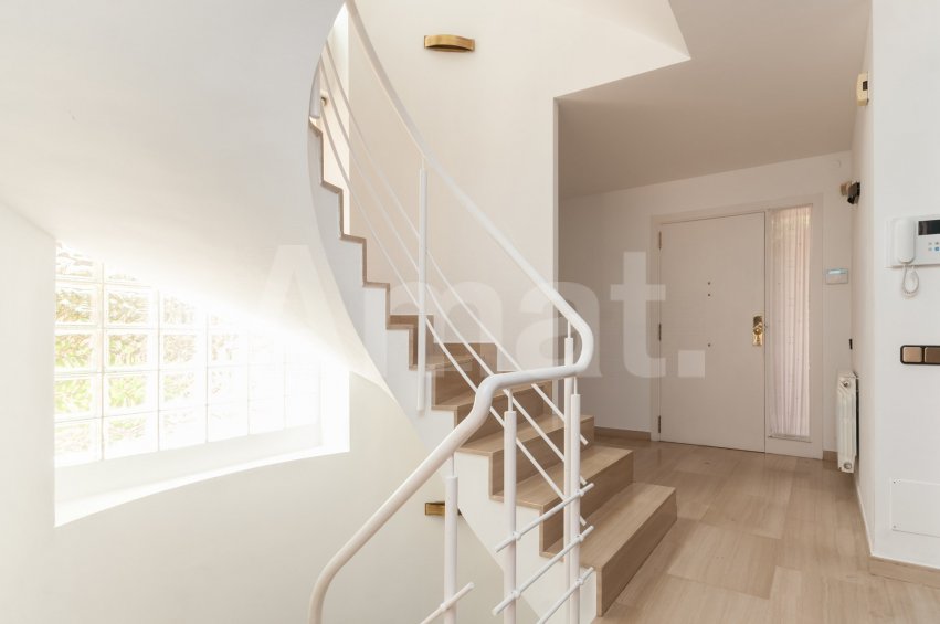 Casa adossada amb jardí a Sant Just Desvern -4