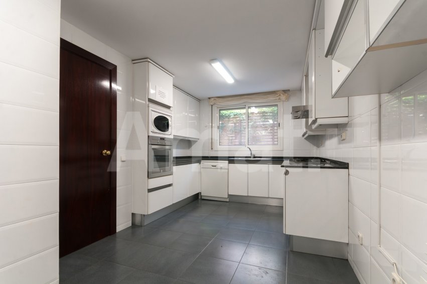 Casa adossada amb jardí a Sant Just Desvern -6