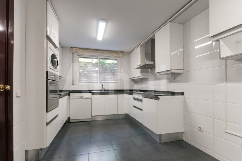 Casa adossada amb jardí a Sant Just Desvern -7