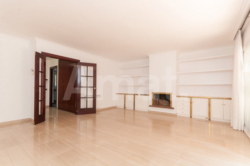 Casa adossada amb jardí a Sant Just Desvern -9