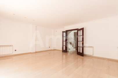 Casa adossada amb jardí a Sant Just Desvern -11