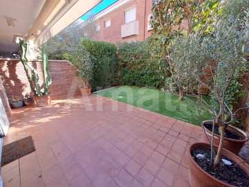 Casa adossada amb jardí a Sant Just Desvern -13