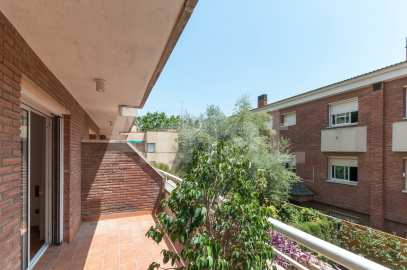 Casa adossada amb jardí a Sant Just Desvern -18