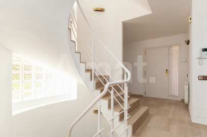 Casa adossada amb jardí a Sant Just Desvern -4