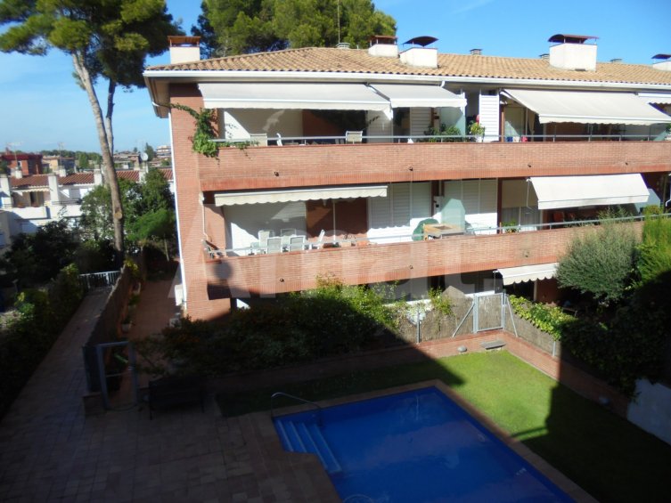 Magnífic pis amb terrassa i zona comunitaria mab piscina