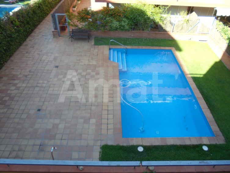 Magnífic pis amb terrassa i zona comunitaria mab piscina -2