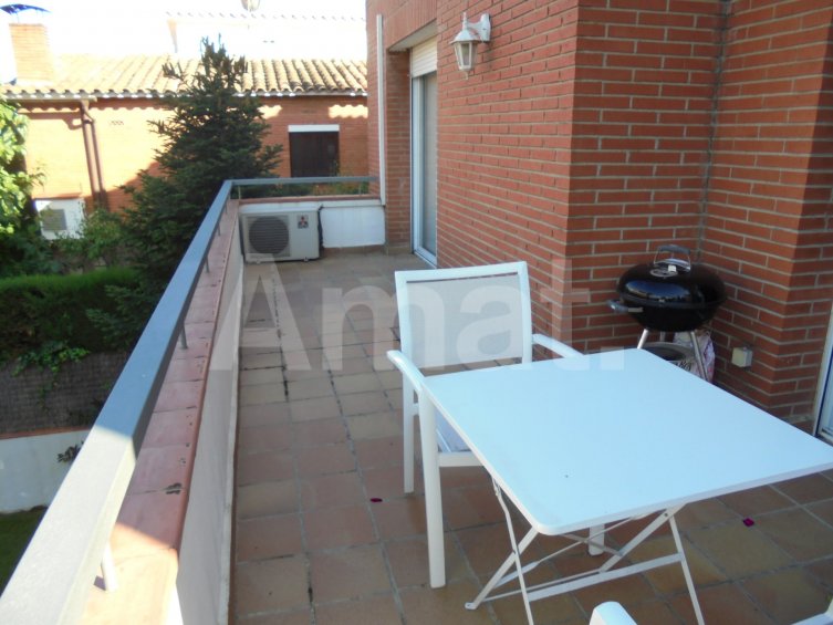 Magnífic pis amb terrassa i zona comunitaria mab piscina -4