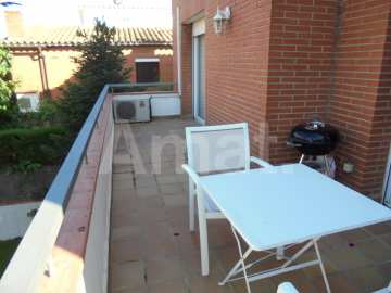 Magnífic pis amb terrassa i zona comunitaria mab piscina -4