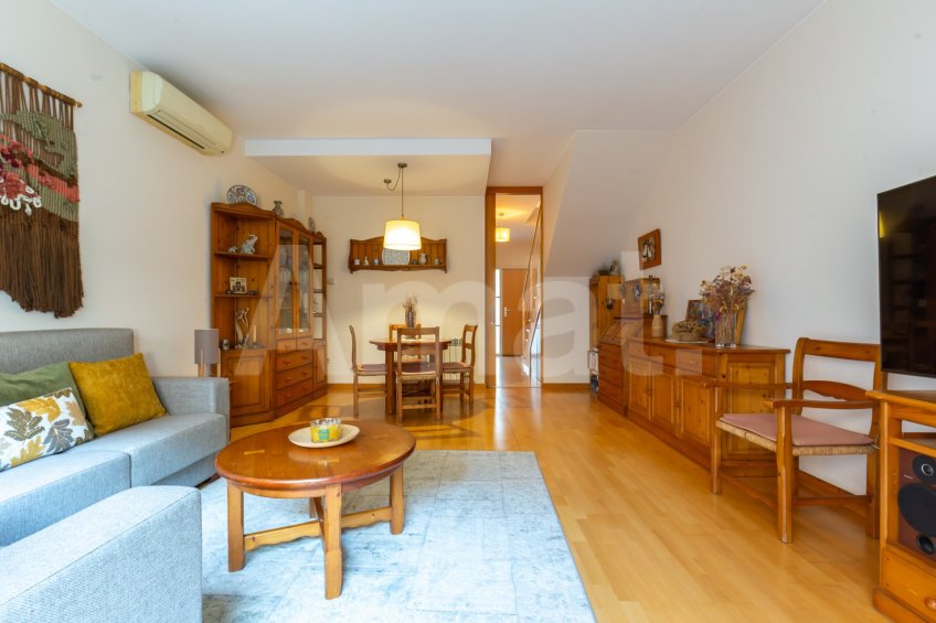 Xalet adossat en venda al centre -11