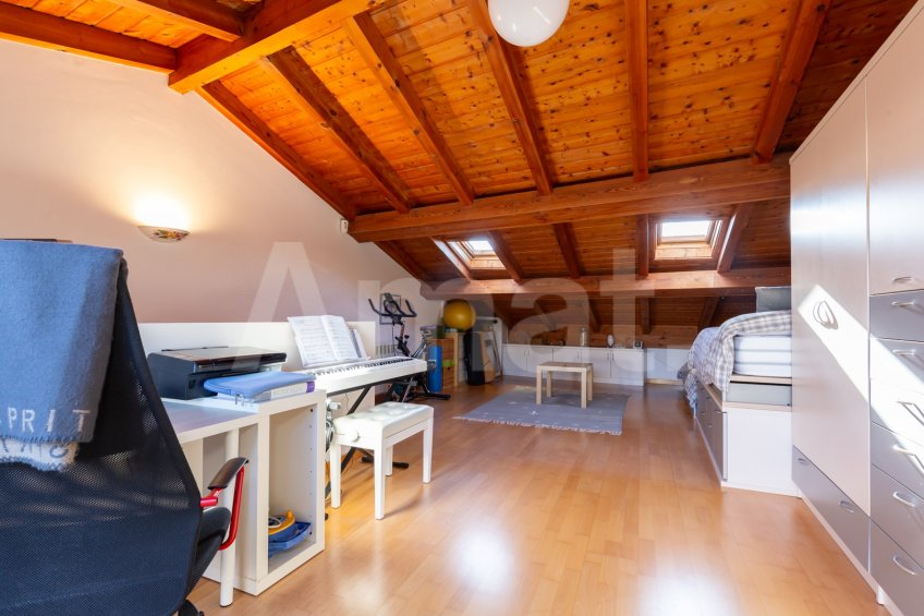 Xalet adossat en venda al centre -36