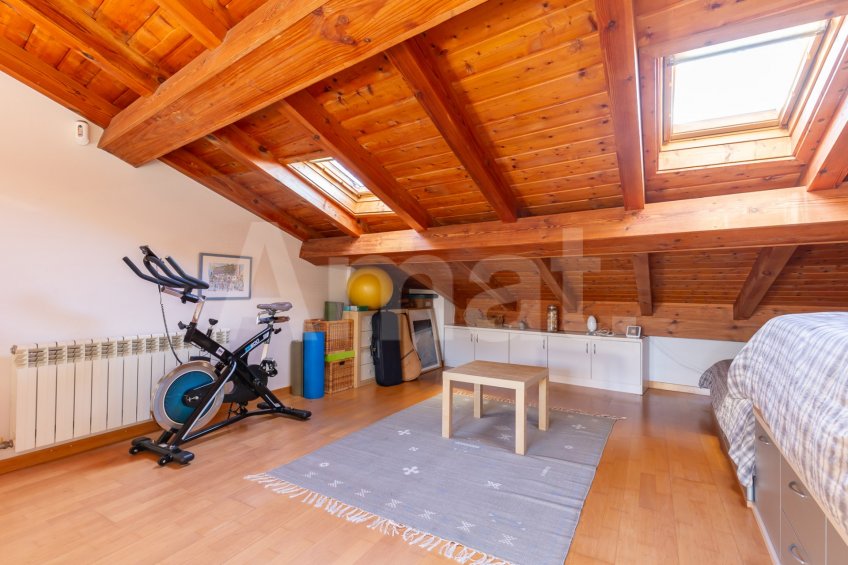 Xalet adossat en venda al centre -38