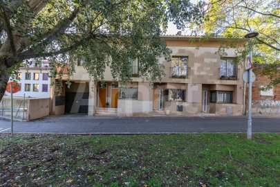 Xalet adossat en venda al centre -50