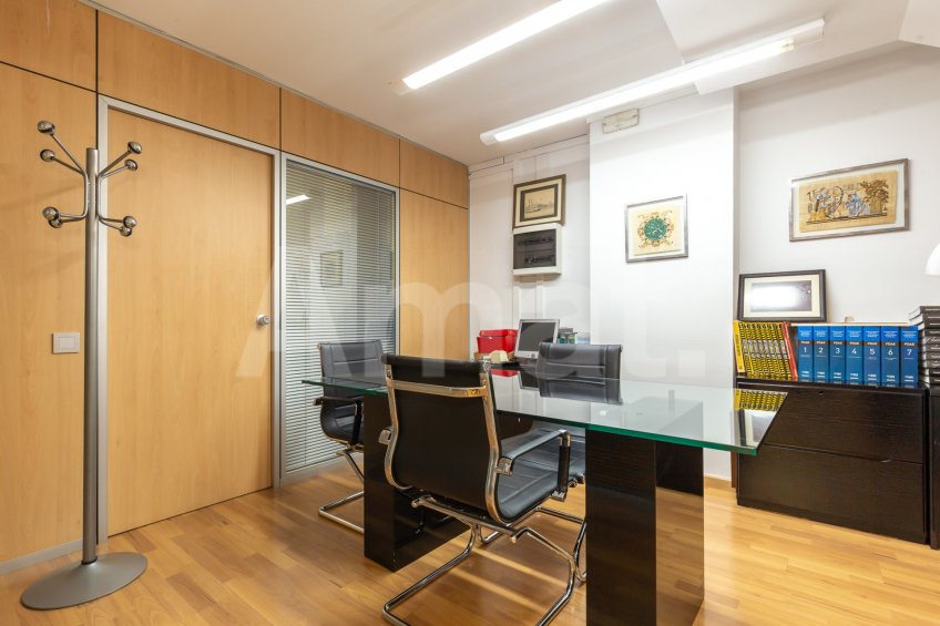 Local comercial a Esplugues de Llobregat -11