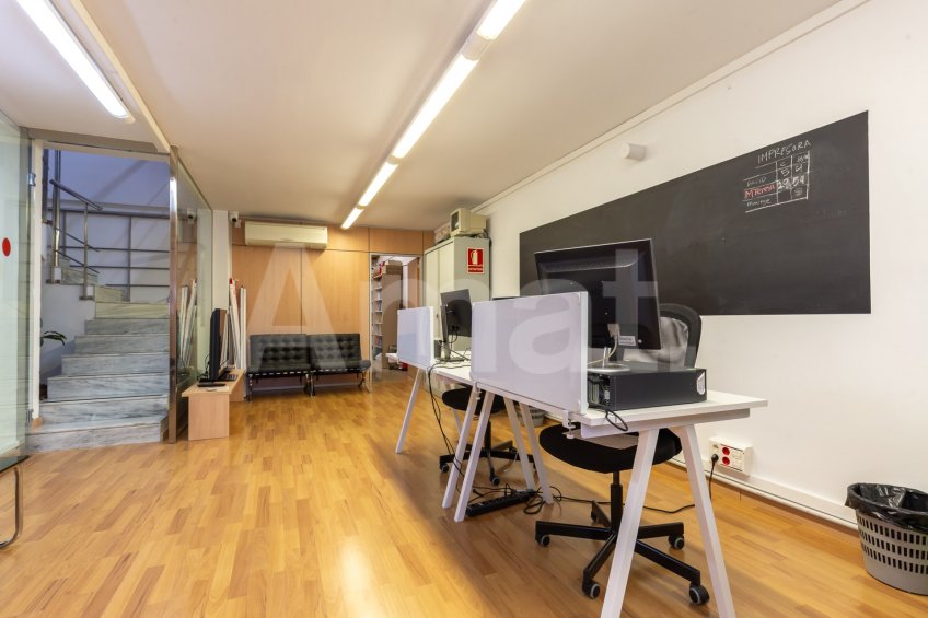 Local comercial a Esplugues de Llobregat -12