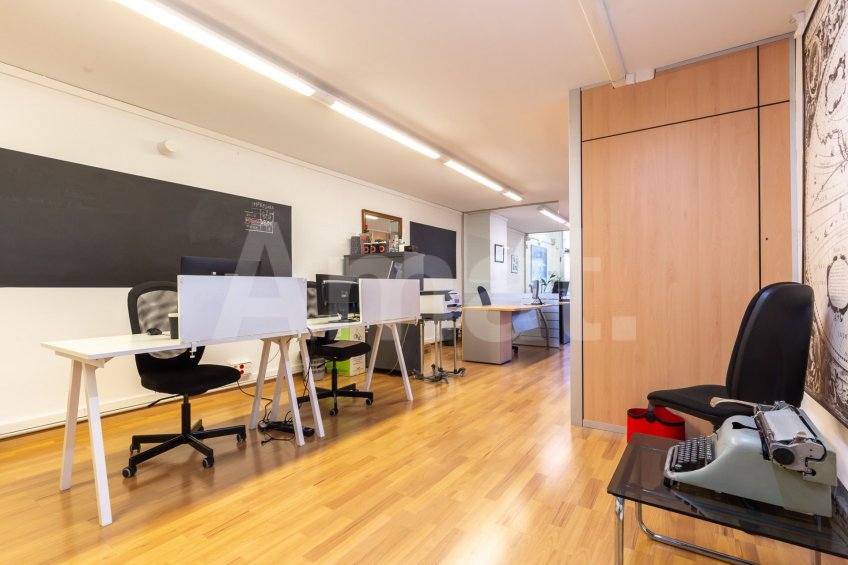 Local comercial a Esplugues de Llobregat -14