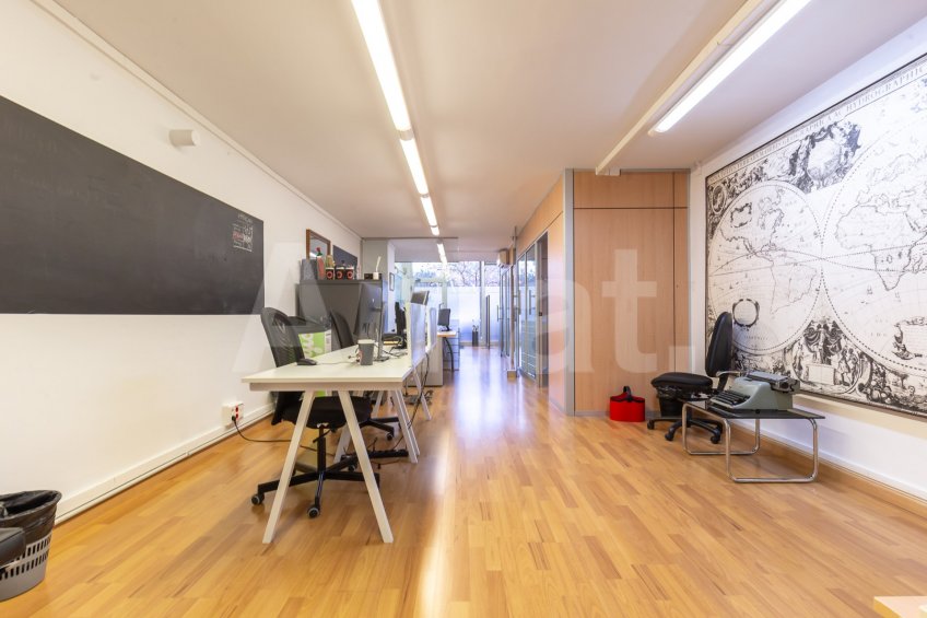 Local comercial a Esplugues de Llobregat -15