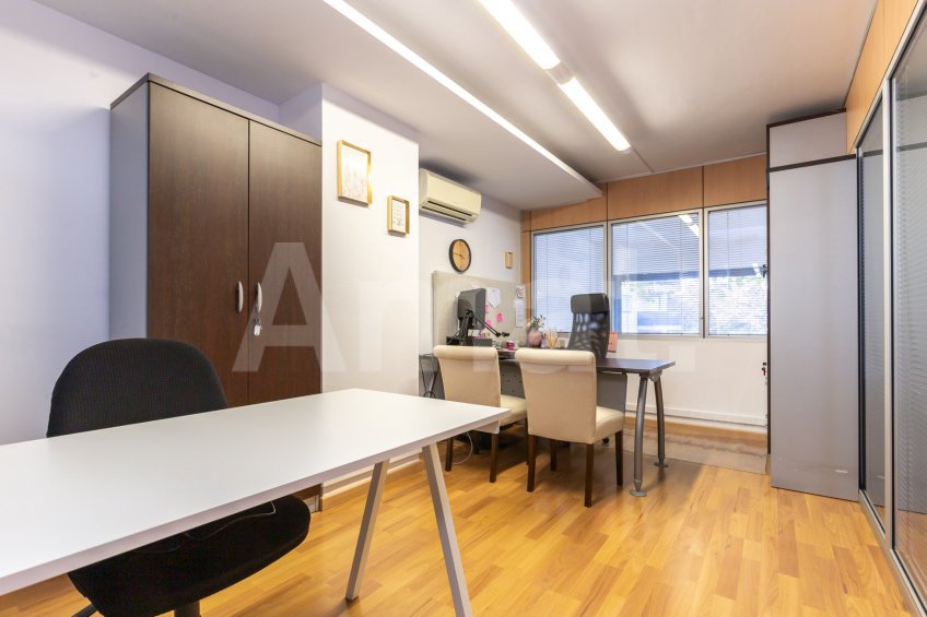 Local comercial a Esplugues de Llobregat -25