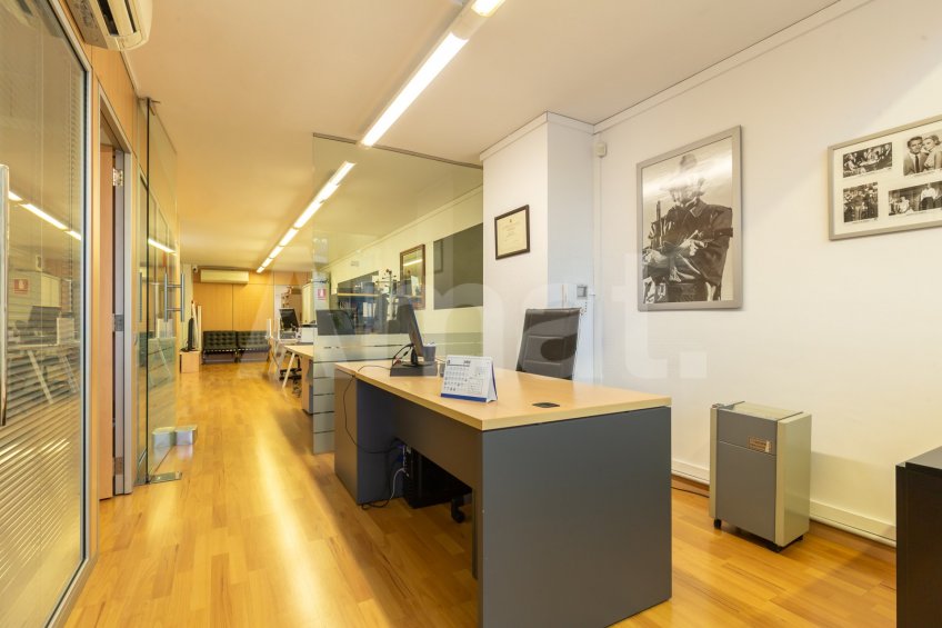 Local comercial a Esplugues de Llobregat -4