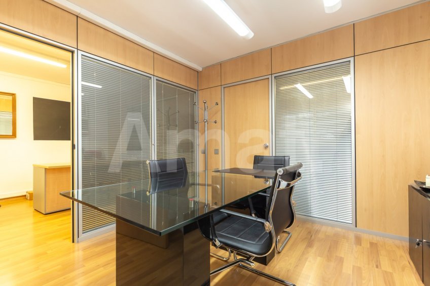 Local comercial a Esplugues de Llobregat -5