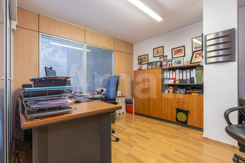 Local comercial a Esplugues de Llobregat -9