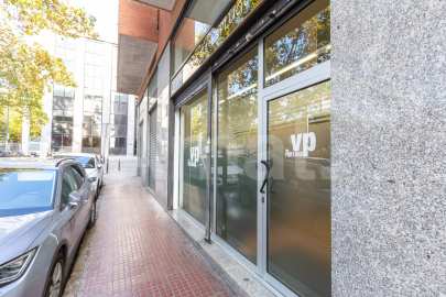 Local comercial a Esplugues de Llobregat -27