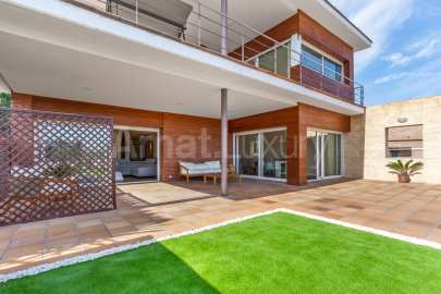 Magniífica casa renovada a Montmany de Sant Cugat -4