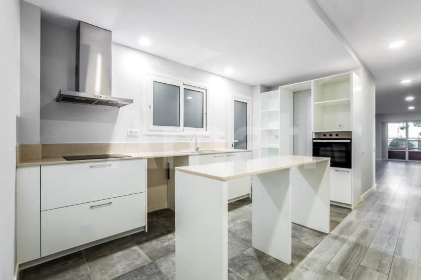 Piso reformado al lado de la estacion