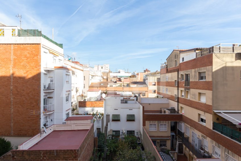 Flat with a lot of sun for rent in Esplugues de Llobregat -15