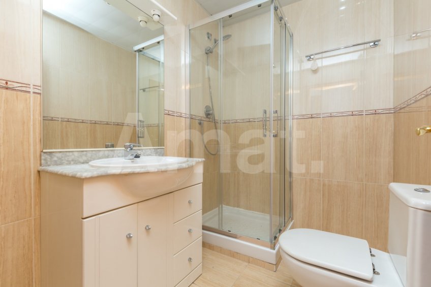 Flat with a lot of sun for rent in Esplugues de Llobregat -26