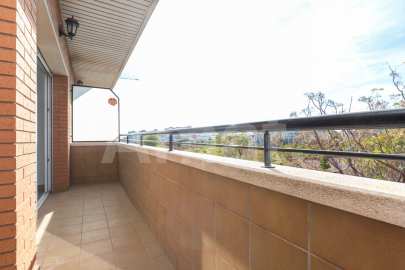 Flat with a lot of sun for rent in Esplugues de Llobregat -10