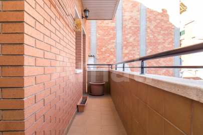 Flat with a lot of sun for rent in Esplugues de Llobregat -11