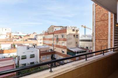Flat with a lot of sun for rent in Esplugues de Llobregat -14