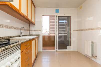 Flat with a lot of sun for rent in Esplugues de Llobregat -2