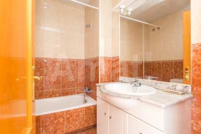 Flat with a lot of sun for rent in Esplugues de Llobregat -21