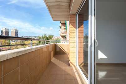 Flat with a lot of sun for rent in Esplugues de Llobregat -3