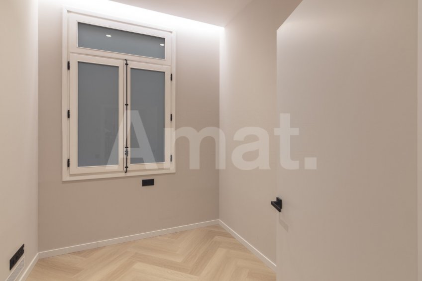 Piso reformado en Via Laietana, cerca del Born, Catedral y Puerto -21