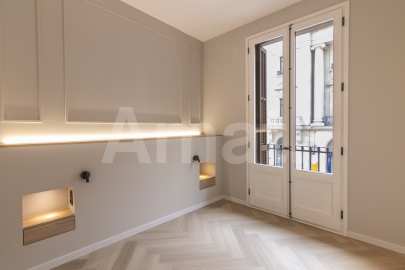 Piso reformado en Via Laietana, cerca del Born, Catedral y Puerto -12