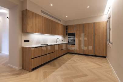 Piso reformado en Via Laietana, cerca del Born, Catedral y Puerto -3